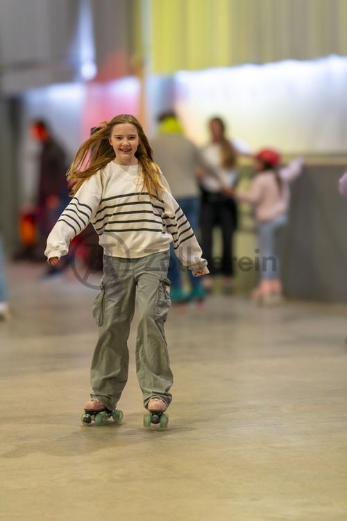 Seit der Wintersaison 2022/2023 gibt es in der Halle 5 eine temporäre Zollverein-Rollschuhbahn.

Die ehemalige Zentralwerkstatt, Halle 5, wird seit 1992 als Veranstaltungs-, Ausstellungs- und Konzerthalle genutzt.

Die Halle 5 kann für Veranstaltungen angemietet werden. Kontakt: Stiftung Zollverein, Tel +49 201 246 81-355, locations@zollverein.de.