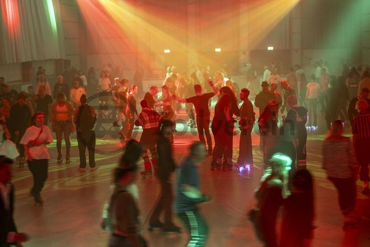 Seit der Wintersaison 2022/2023 gibt es in der Halle 5 eine temporäre Zollverein-Rollschuhbahn.

Die ehemalige Zentralwerkstatt, Halle 5, wird seit 1992 als Veranstaltungs-, Ausstellungs- und Konzerthalle genutzt.

Die Halle 5 kann für Veranstaltungen angemietet werden. Kontakt: Stiftung Zollverein, Tel +49 201 246 81-355, locations@zollverein.de.