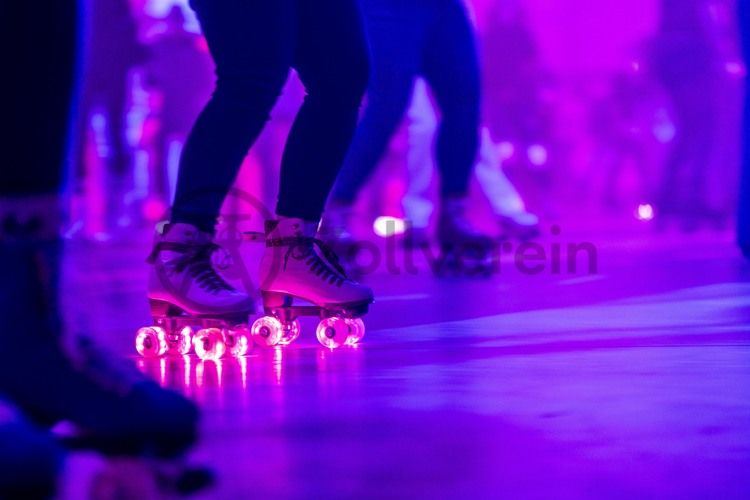 Seit der Wintersaison 2022/2023 gibt es in der Halle 5 eine temporäre Zollverein-Rollschuhbahn.

Die ehemalige Zentralwerkstatt, Halle 5, wird seit 1992 als Veranstaltungs-, Ausstellungs- und Konzerthalle genutzt.

Die Halle 5 kann für Veranstaltungen angemietet werden. Kontakt: Stiftung Zollverein, Tel +49 201 246 81-355, locations@zollverein.de.