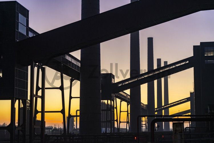 Die Kokerei Zollverein wurde von 1957 bis 1961 errichtet. Nach einer Erweiterung war die Anlage seit 1973 bis zur Stilllegung 1993 die größte Zentralkokerei Europas.