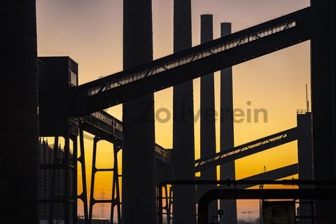 Die Kokerei Zollverein wurde von 1957 bis 1961 errichtet. Nach einer Erweiterung war die Anlage seit 1973 bis zur Stilllegung 1993 die größte Zentralkokerei Europas.