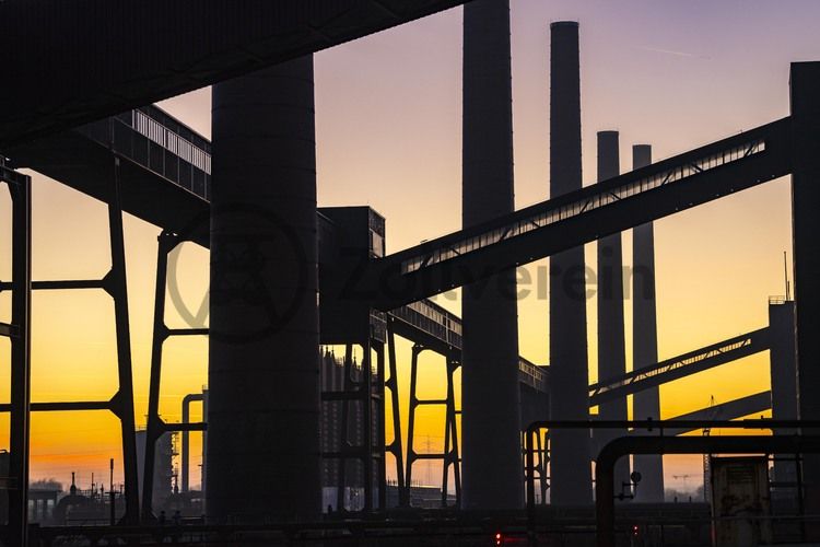 Die Kokerei Zollverein wurde von 1957 bis 1961 errichtet. Nach einer Erweiterung war die Anlage seit 1973 bis zur Stilllegung 1993 die größte Zentralkokerei Europas.